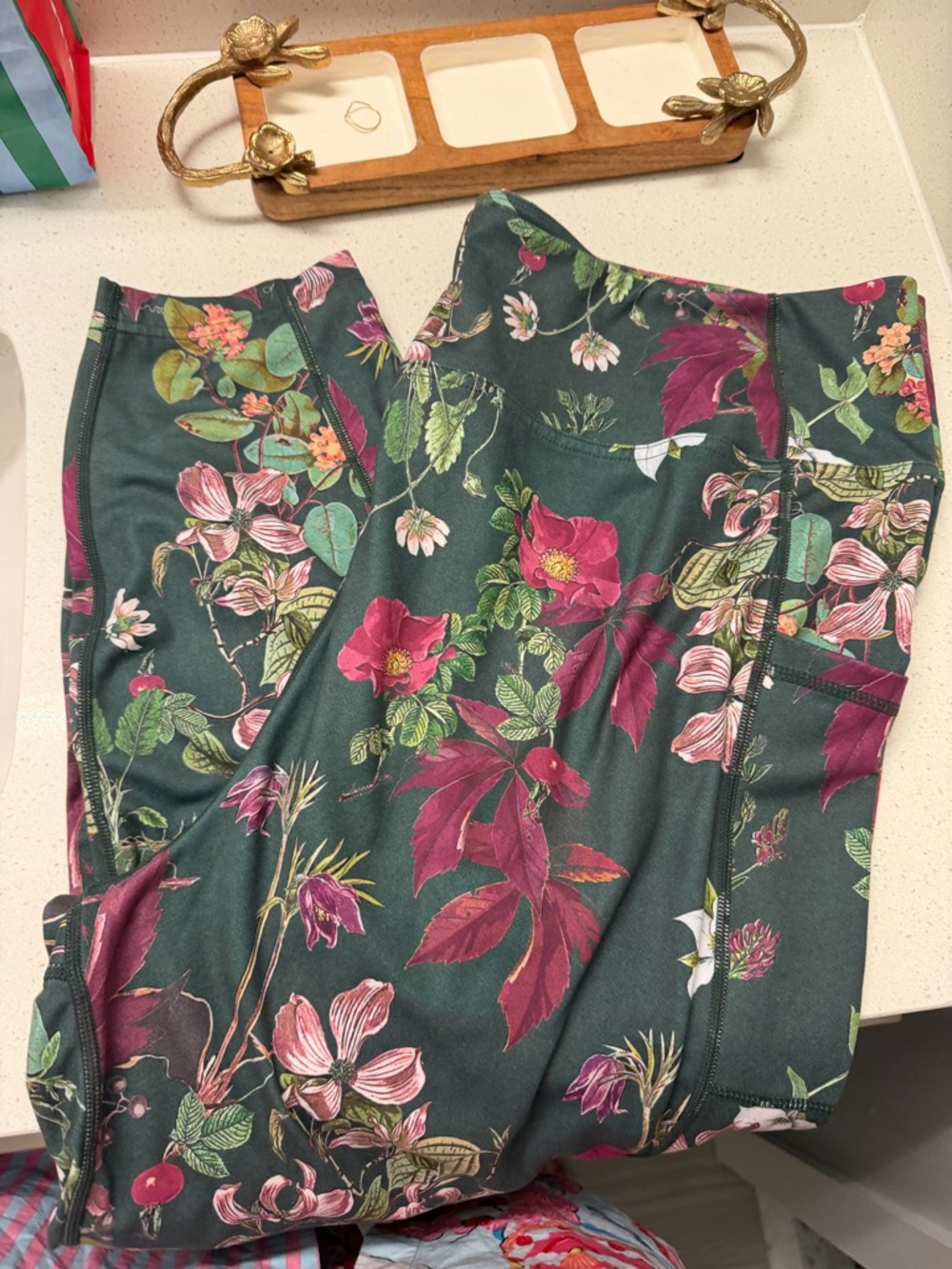 Roots x Alder Apparel floral leggings - Picture 4 of 5